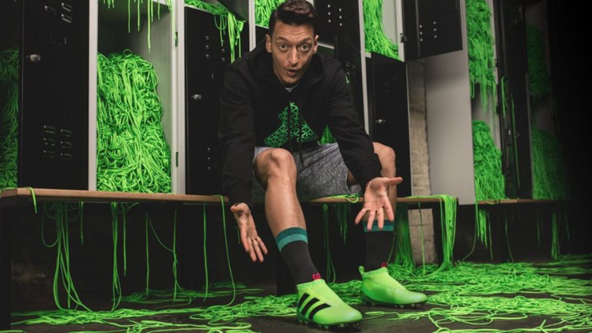 Adidas пусна първите бутонки без връзки