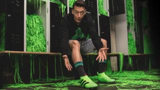 Adidas пусна първите бутонки без връзки