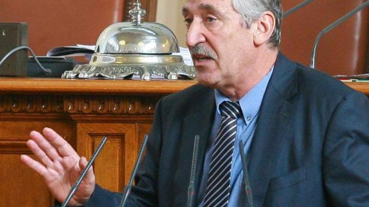 Скандал в парламента! Депутати се хванаха за гушите заради отпуските
