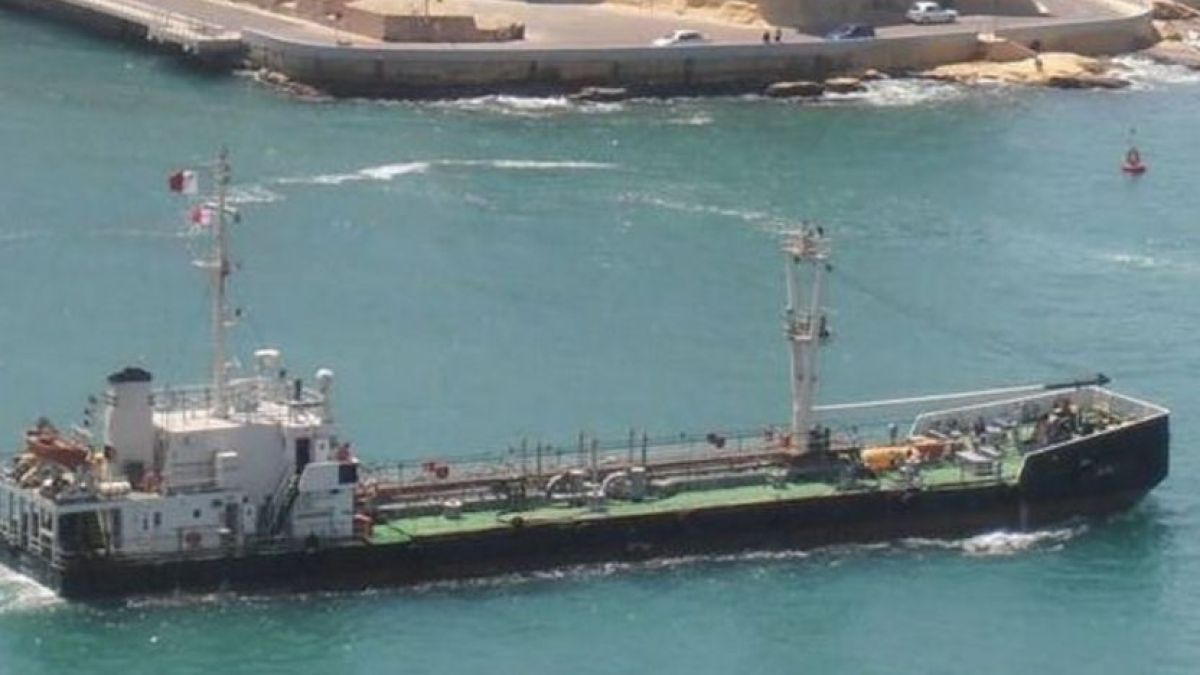 Размина се: Българските моряци в Либия се прибраха