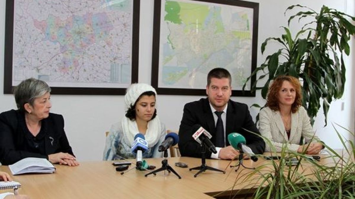 Англичани поемат обучението на 15-годишната Мария
