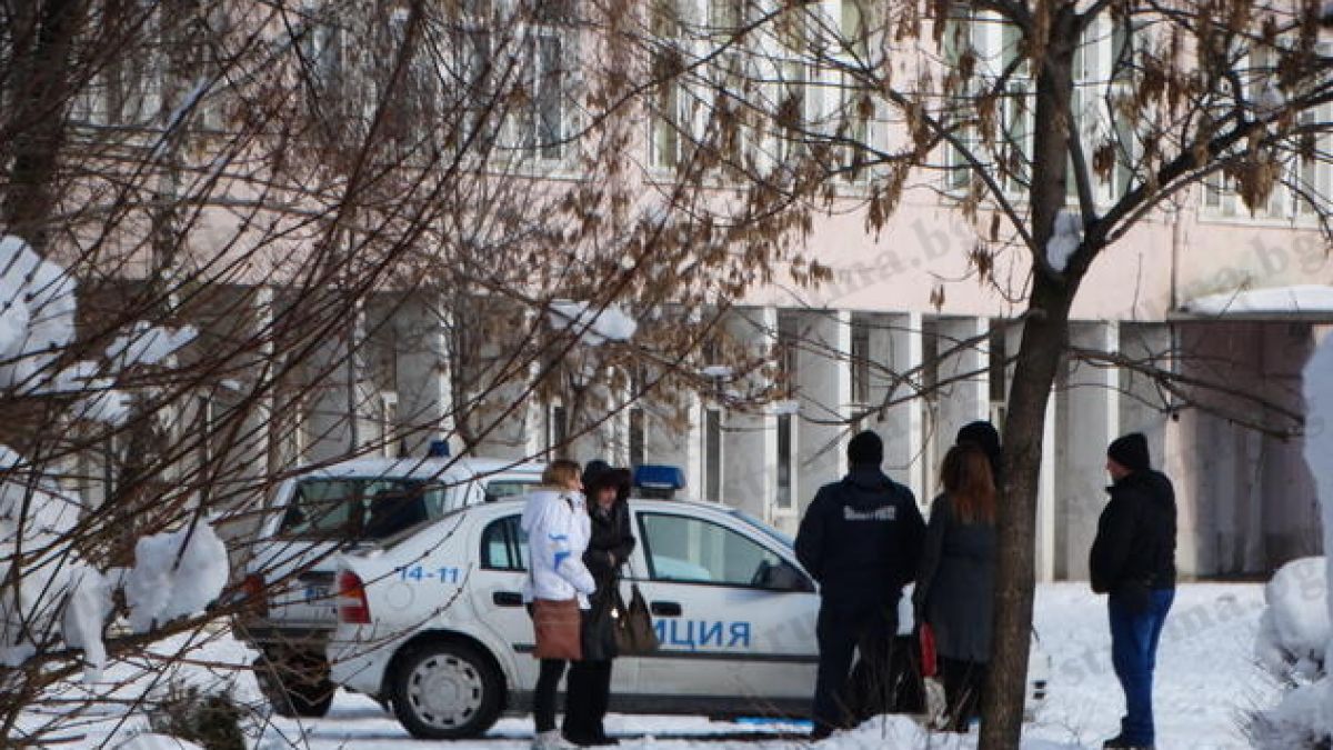 Дядо издъхна пред внучето си в училищен двор