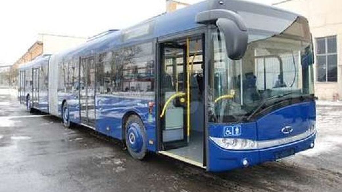 Пълен потрес! Надрусан си го извади в автобус в Бургас, опика пътниците (18+)