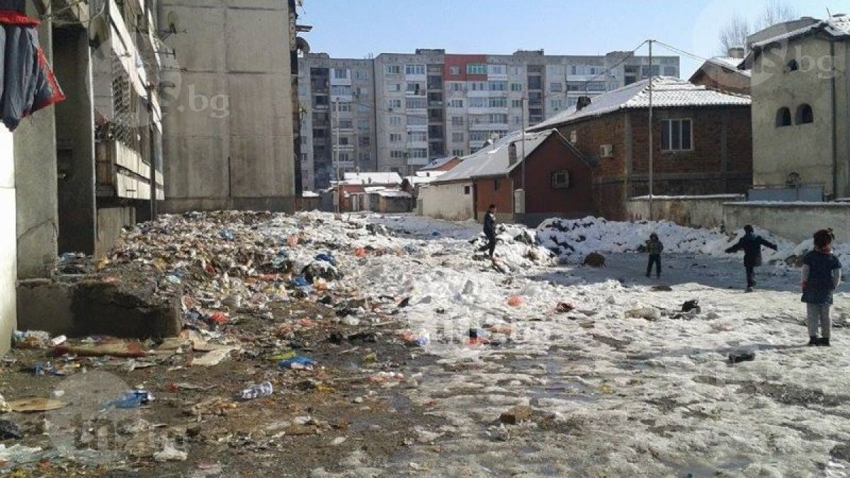 Погнаха ромите от Столипиново: До 3 бона глоба за изхвърлен боклук!
