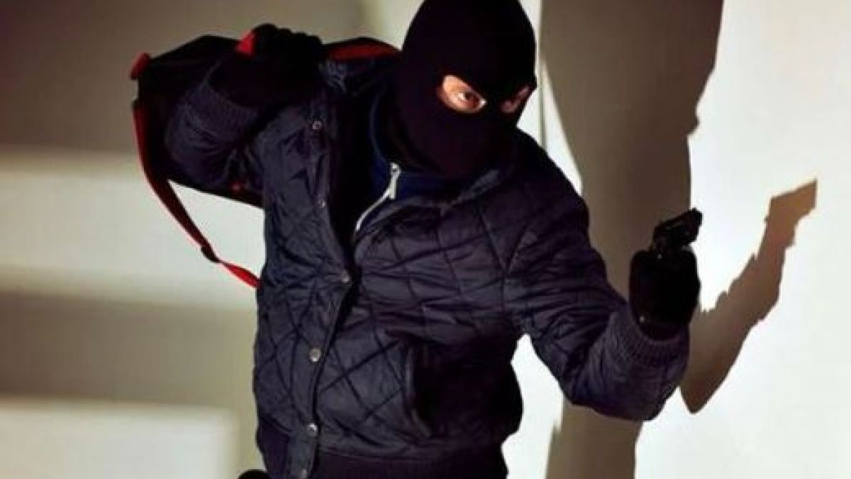 Обирджиите в Бургас нямат спирка, думнаха два магазина за 10 минути