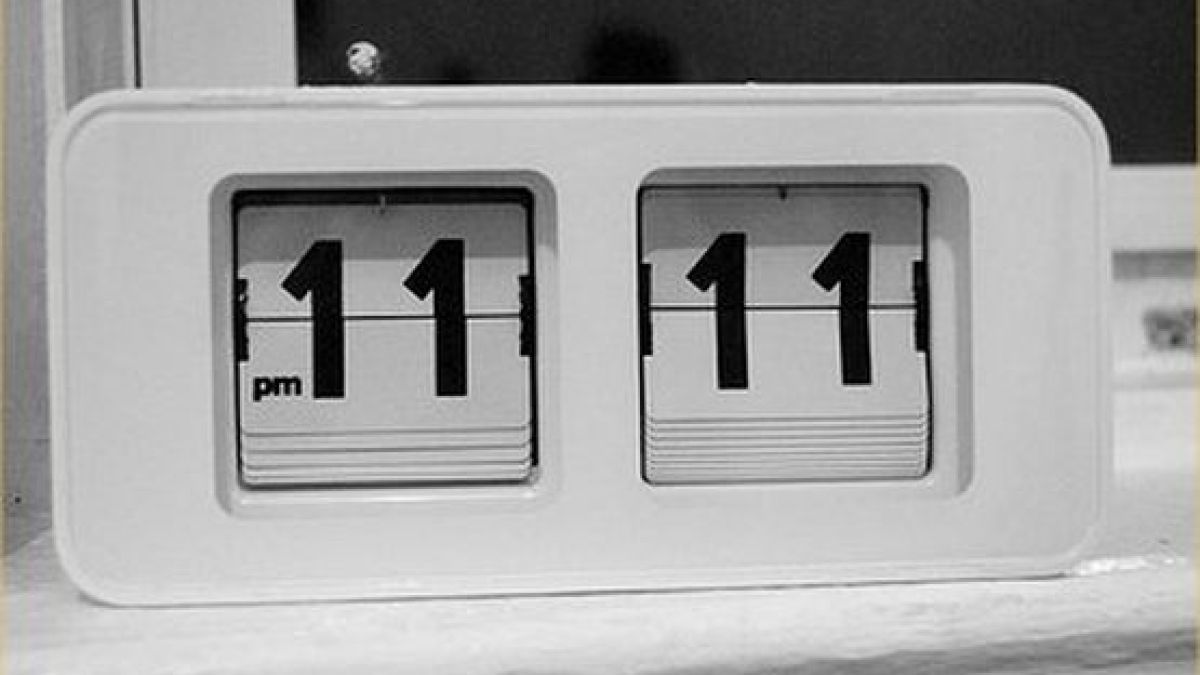 Часовникът ви показва 11:11 или 22:22- ето посланията на тези магични моменти 