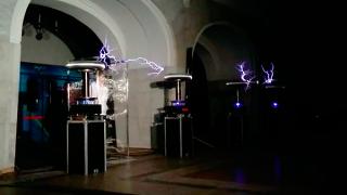 Учени организираха "танц на мълниите" в московското метро (СНИМКИ/ВИДЕО)