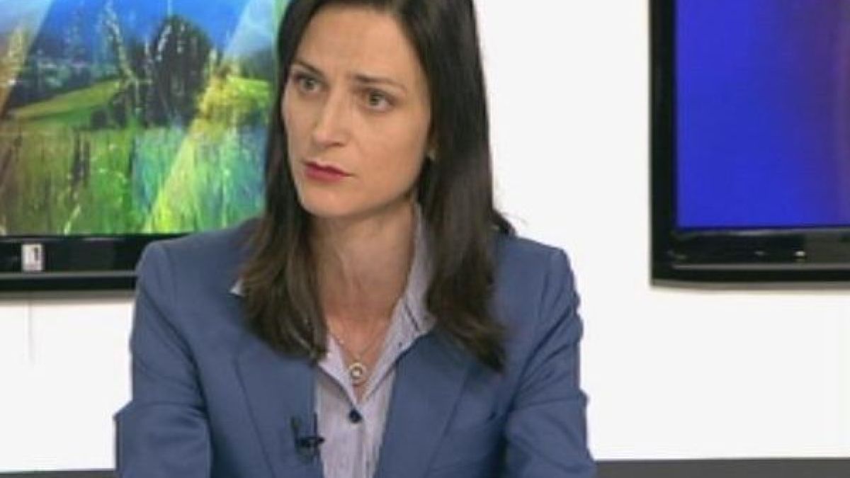 Евродепутатът Мария Габриел алармира: Зад лъскавите обяви за работа се крие трафик на хора