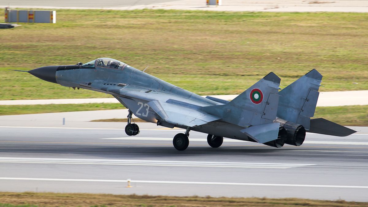 Defense News: България подписва първия договор за нов изтребител в края на 2016!