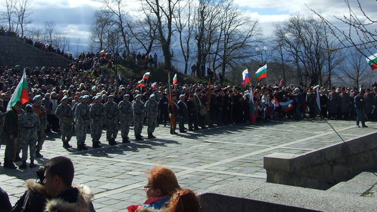 От града на Левски тръгва национален протест срещу гаврата с българската история