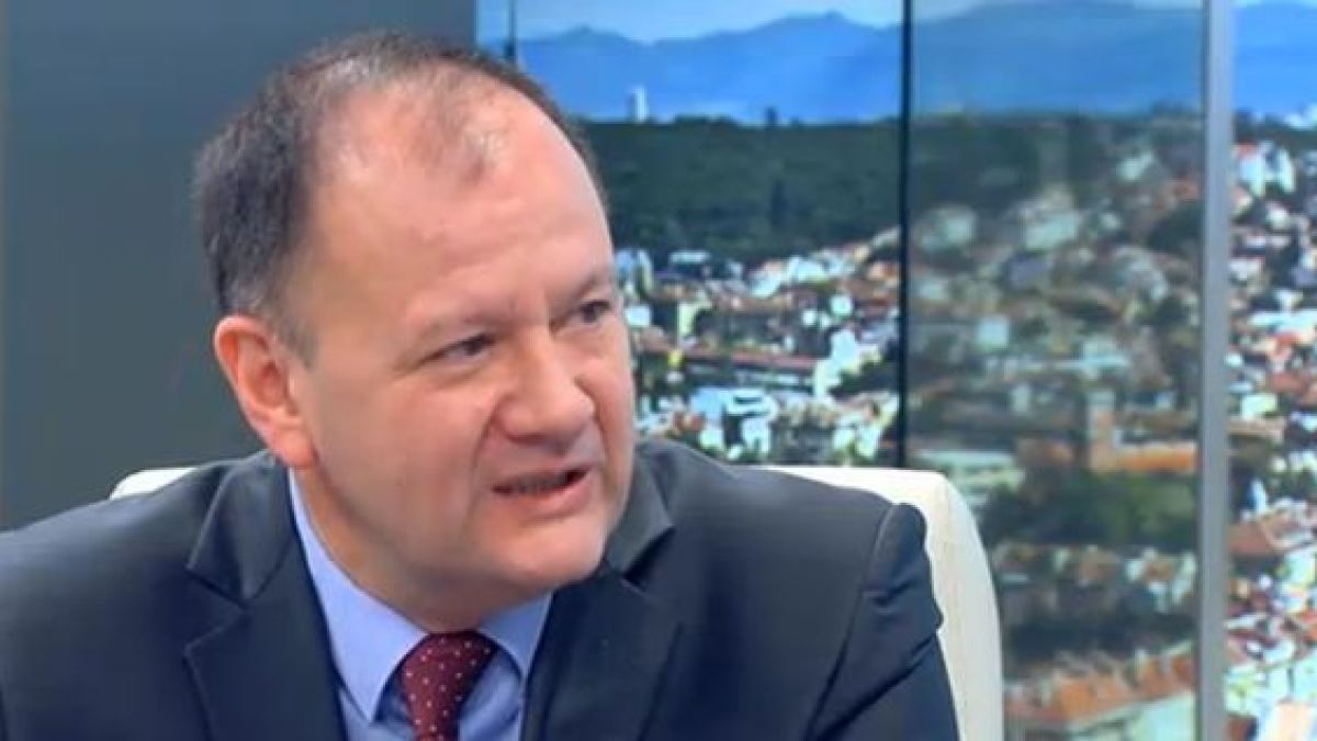 Михаил Миков удари президента в земята