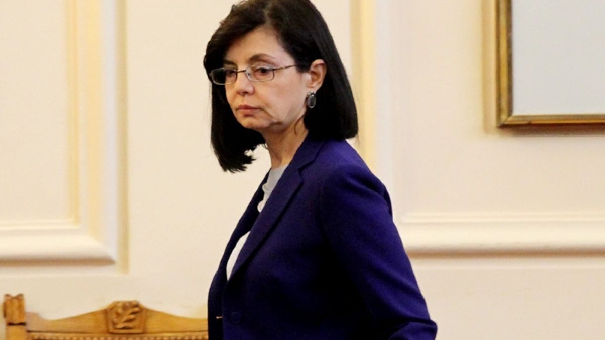 Кунева приема щафетата от проф. Танев