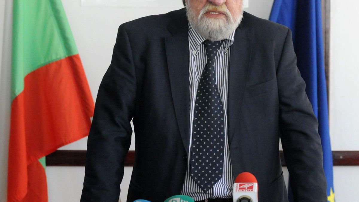 Вежди Рашидов: Слави държеше шлифера на Бойко, а сега го плюе!