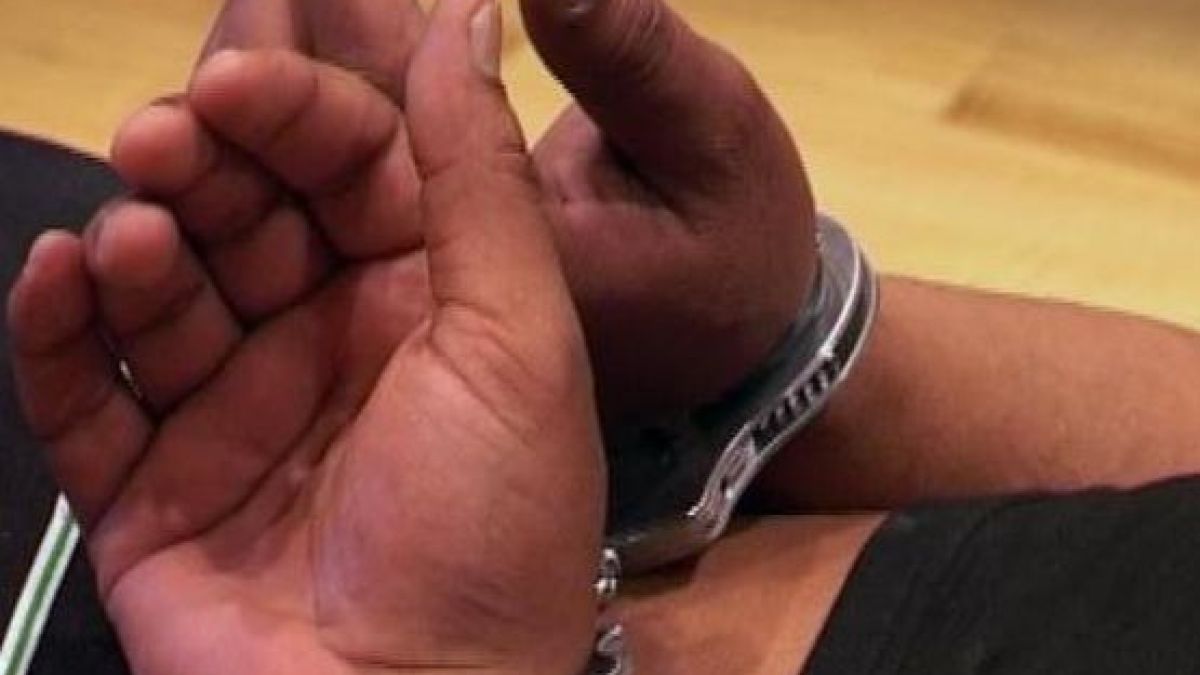 Полицията спипа двама с цял боен арсенал