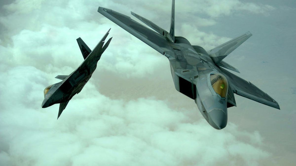 САЩ настръхнаха! Прехвърлят стратегически изтребители F-22 в Южна Корея!