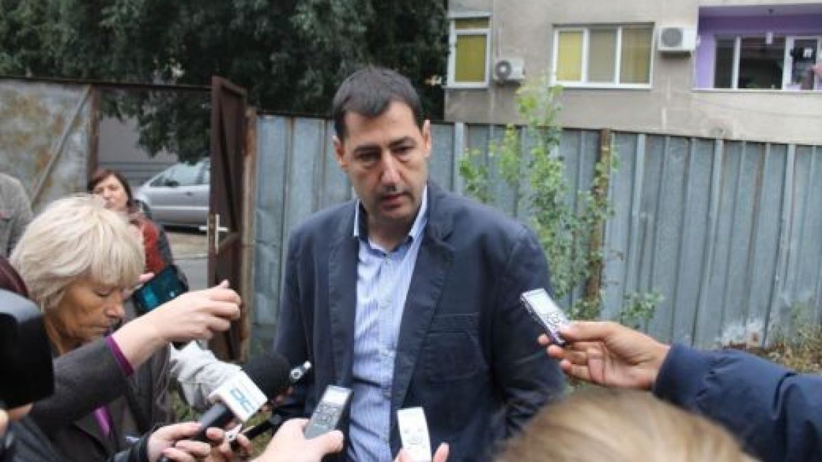 Иван Тотев си пиел кафето, когато атакували лъскавия му джип