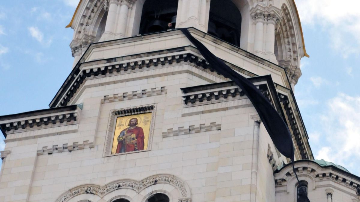 Синодът изригна срещу петолевката за вход в "Александър Невски"