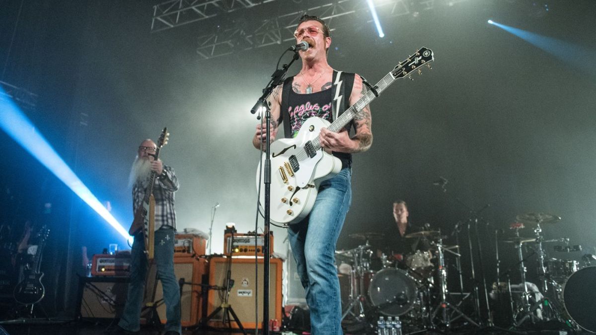 След трагедията в "Батаклан" "Eagles of Death Metal" отново свириха в Париж
