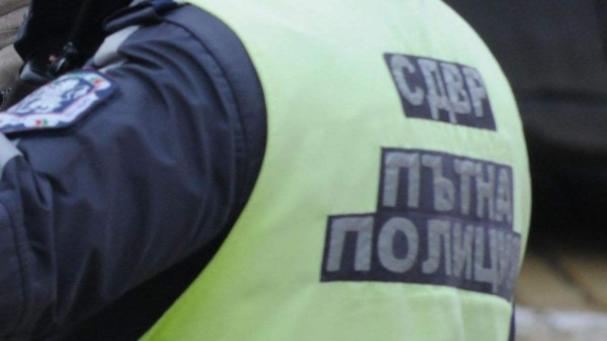 По устав! Наказват катаджии за дрямка в патрулките 