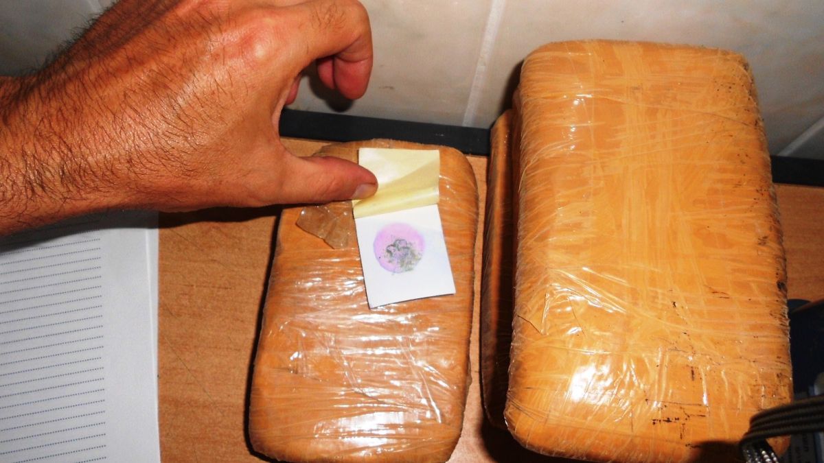 Удар! Спипаха трафикант, опитал да мине границата увит с 1,5 кг. хероин 