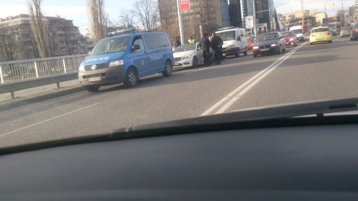 Полицаи заклещиха баровски „Мерцедес” до панаира в Пловдив