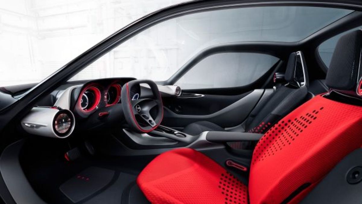 „Опел” GT Concept- без бутони, само сензорен екран и гласов контрол