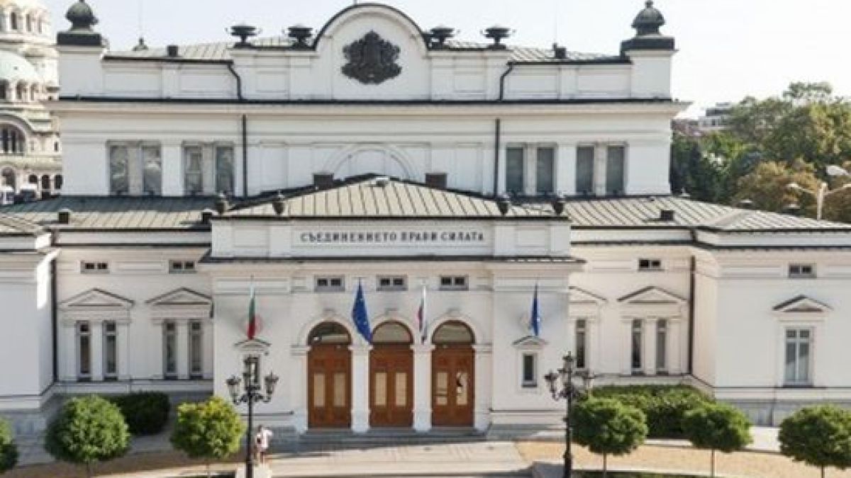 Депутатите се наточиха: Дългоочакваният доклад за КТБ стигна до парламента