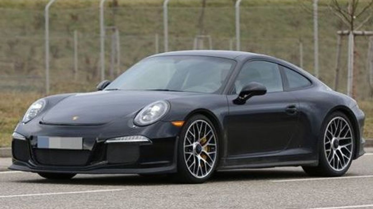 Porsche пуска само 600 бройки от обновеното 911 R (СНИМКИ)