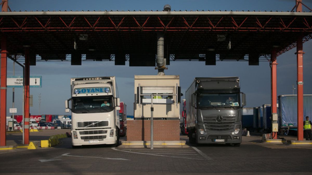 Пуснаха товарните автомобили през Кулата – Промахон