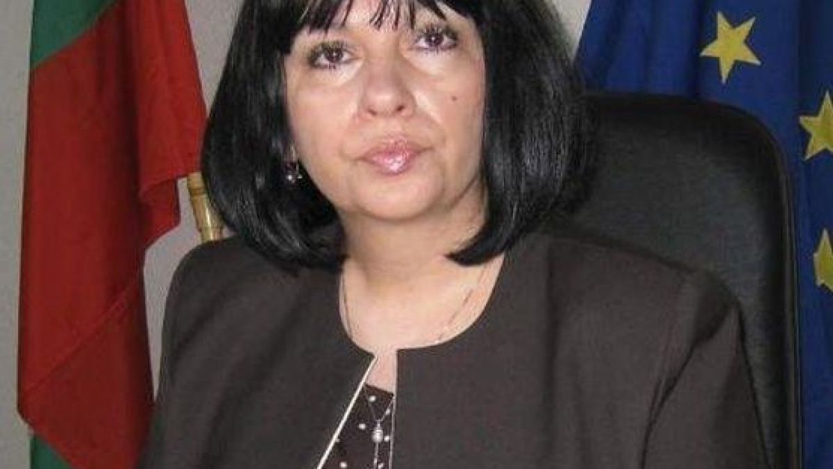 Министър Петкова: Токът може да поевтинее, защото пада и цената на природния газ