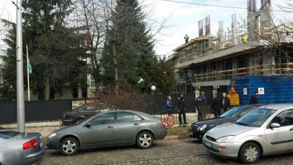 Омар Зайед е бутнат от етаж на палестинското посолство