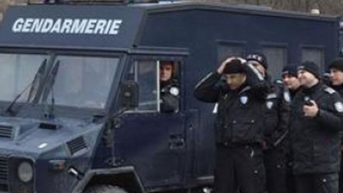 Гората около Клисурския манастир почерня от жандармерия, търсят... 