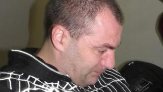 Полиция нахлу в дома на Ембака, щракнаха му белезниците