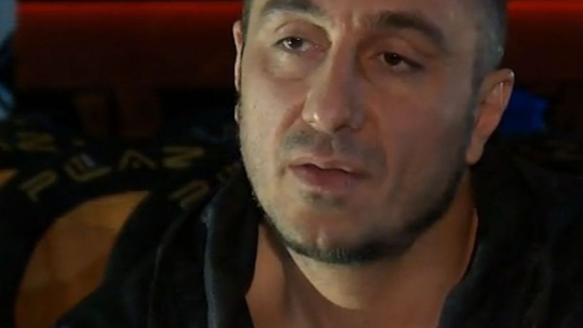 Константин изсипа пликче с "бело" и заповяда да му "начертаят" ВИДЕО