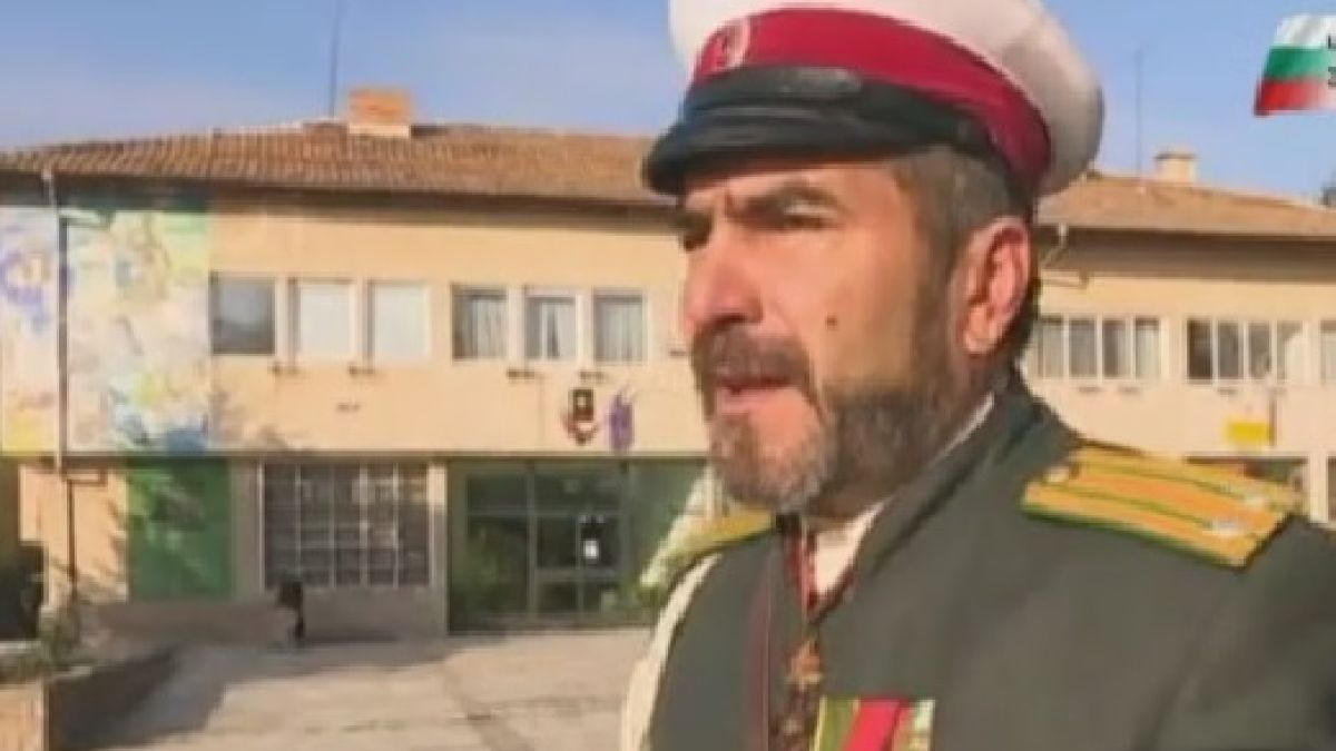 Патриот влиза в ролята на ген. Гурко, изминава 100 км на кон (ВИДЕО)