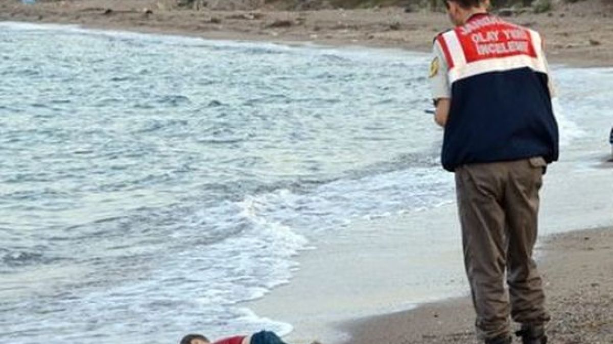 Двама трафиканти влизат в затвора за смъртта на 4-годишния Айлан Кюрди