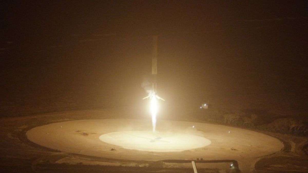 SpaceX успешно изведе в орбита комуникационния спътник SES–9 (ВИДЕО)  
