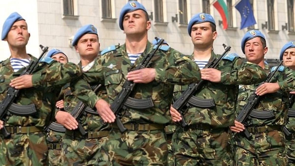 Докъде се докарахме: Армията ни се разпада, 650 бойци са дезертирали от строя за година