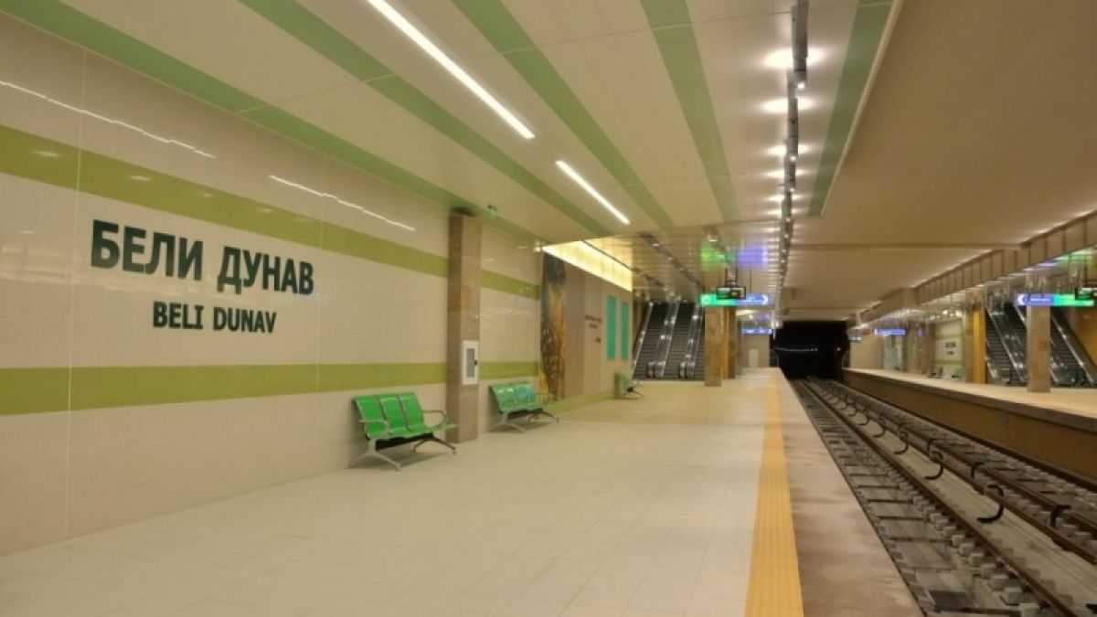 Самоубиецът от метрото в София е още жив?