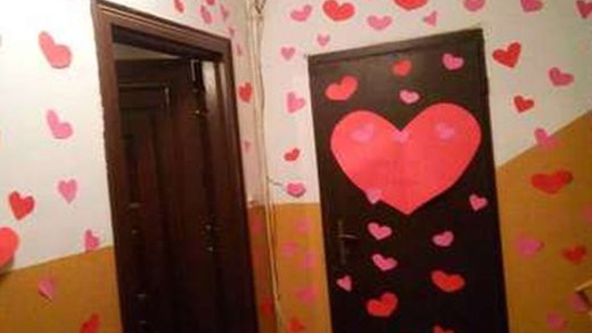 Куриоз! Бургаски Ромео избра най-романтичния подарък за любимата си, но обърка вратата (СНИМКИ)