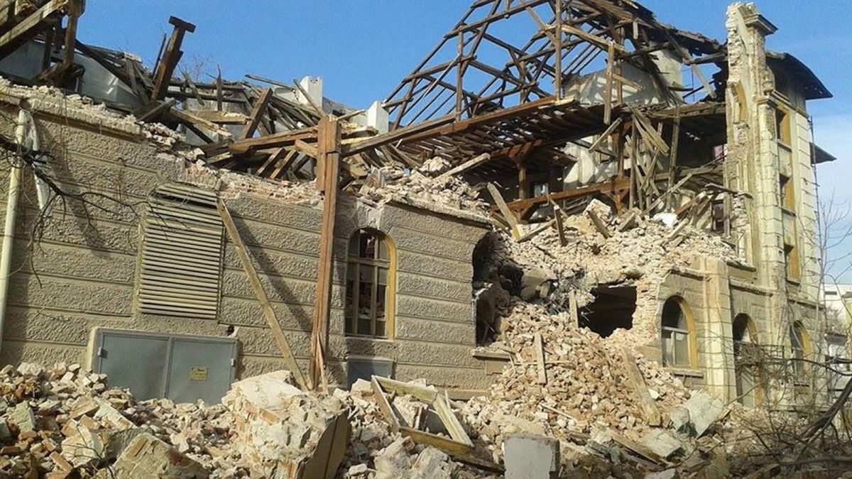 Собствениците алармират: Тютюневият склад се държи на косъм  