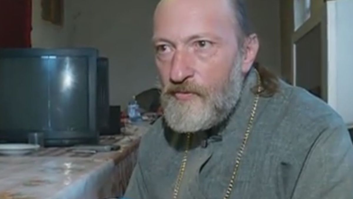 Един монах срещу системата, един манастир в разруха