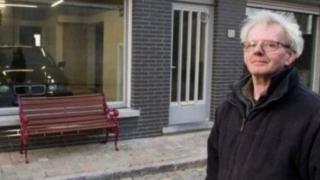 Забраниха му да направи гаражна врата, но той взе нещата в свои ръце (СНИМКИ)