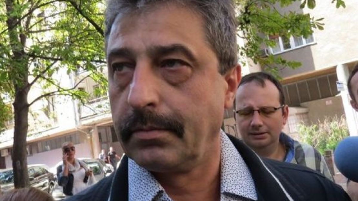 Цветан Василев броил 2 млн. лева за бронирани лимузини 