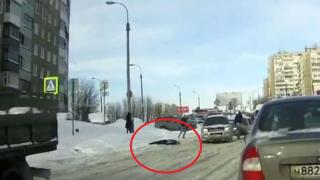 Пешеходец бе пребит с лопата, защото направил забележка на шофьор (ВИДЕО)