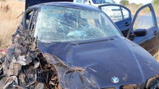 Първо в БЛИЦ: Колело на БМВ изхвърча в движение, немското возило заора в канавка 