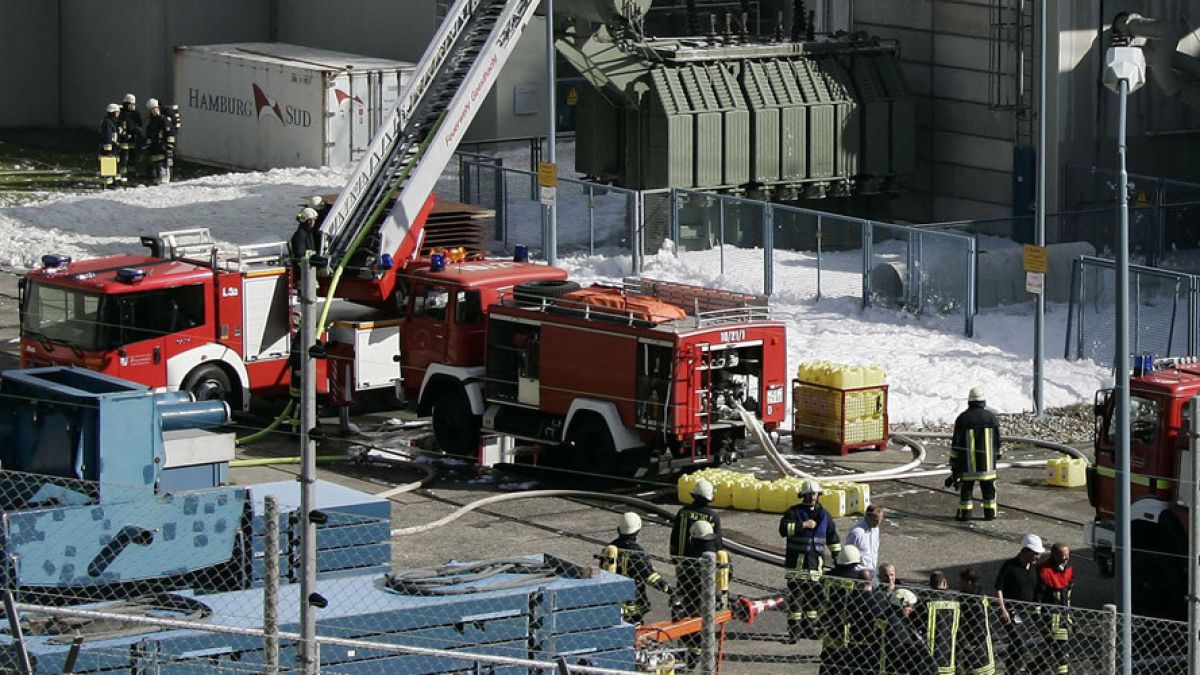 Обгазяване! Облаци със сярна и азотна киселина обвиха Хамбург 