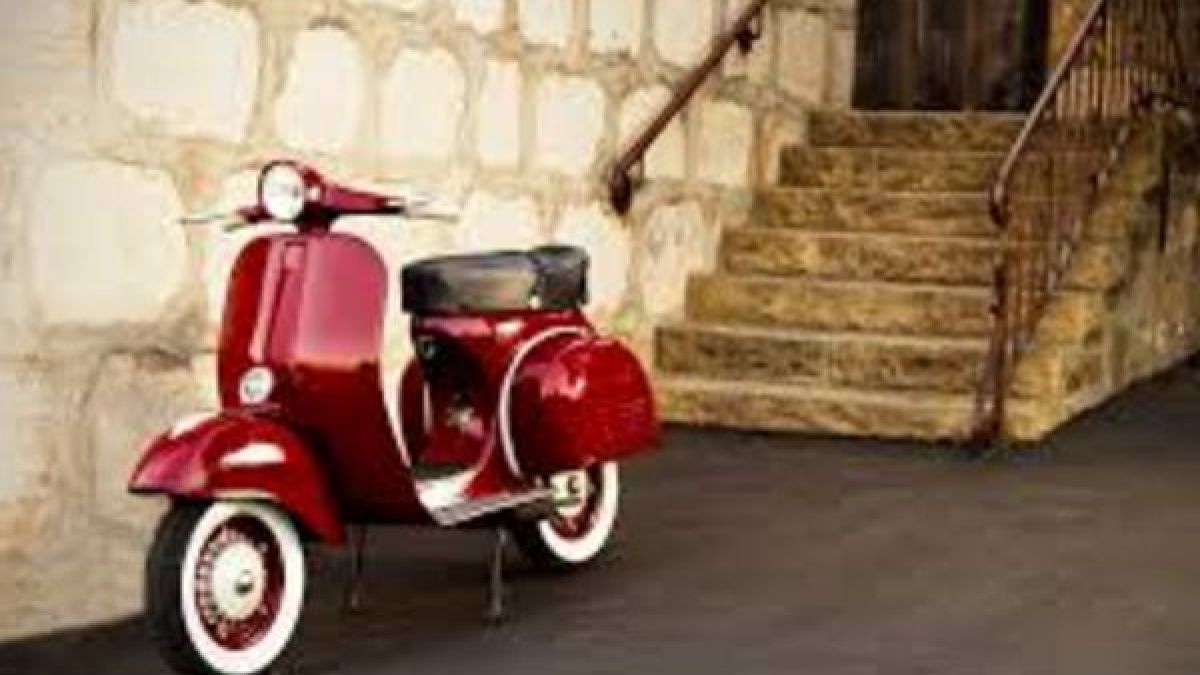 Италия празнува 70 години на култовия мотоциклет Vespa