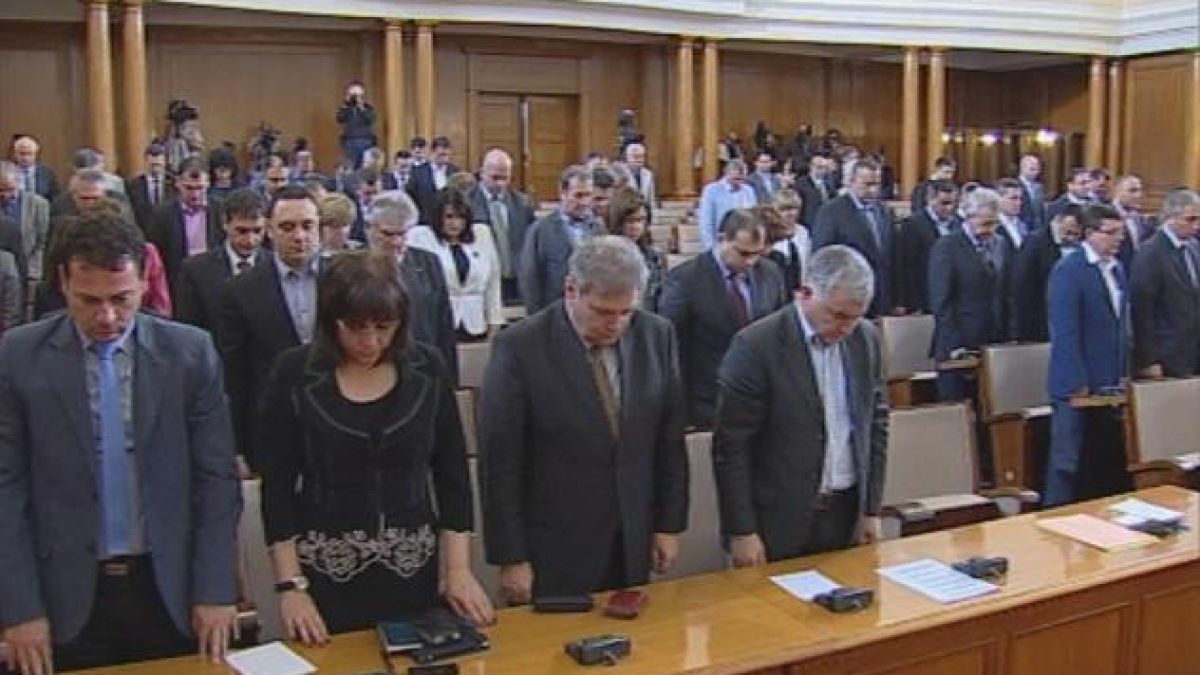 Парламентът почете паметта на загиналите от атентатите в Брюксел