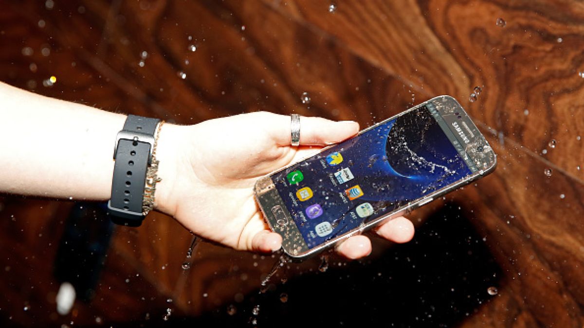 Samsung подготвя удароустойчива версия на флагмана Galaxy S7